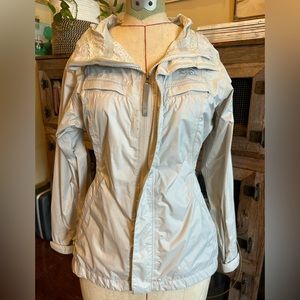 North Face Packable Lightweight Wind Breaker / Rain Jacket Youth/Petite Woman